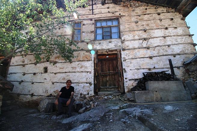 Antalyanın Akseki ilçesinde  bulunan  süleymaniye Mahallesinde düğmeli  evler.