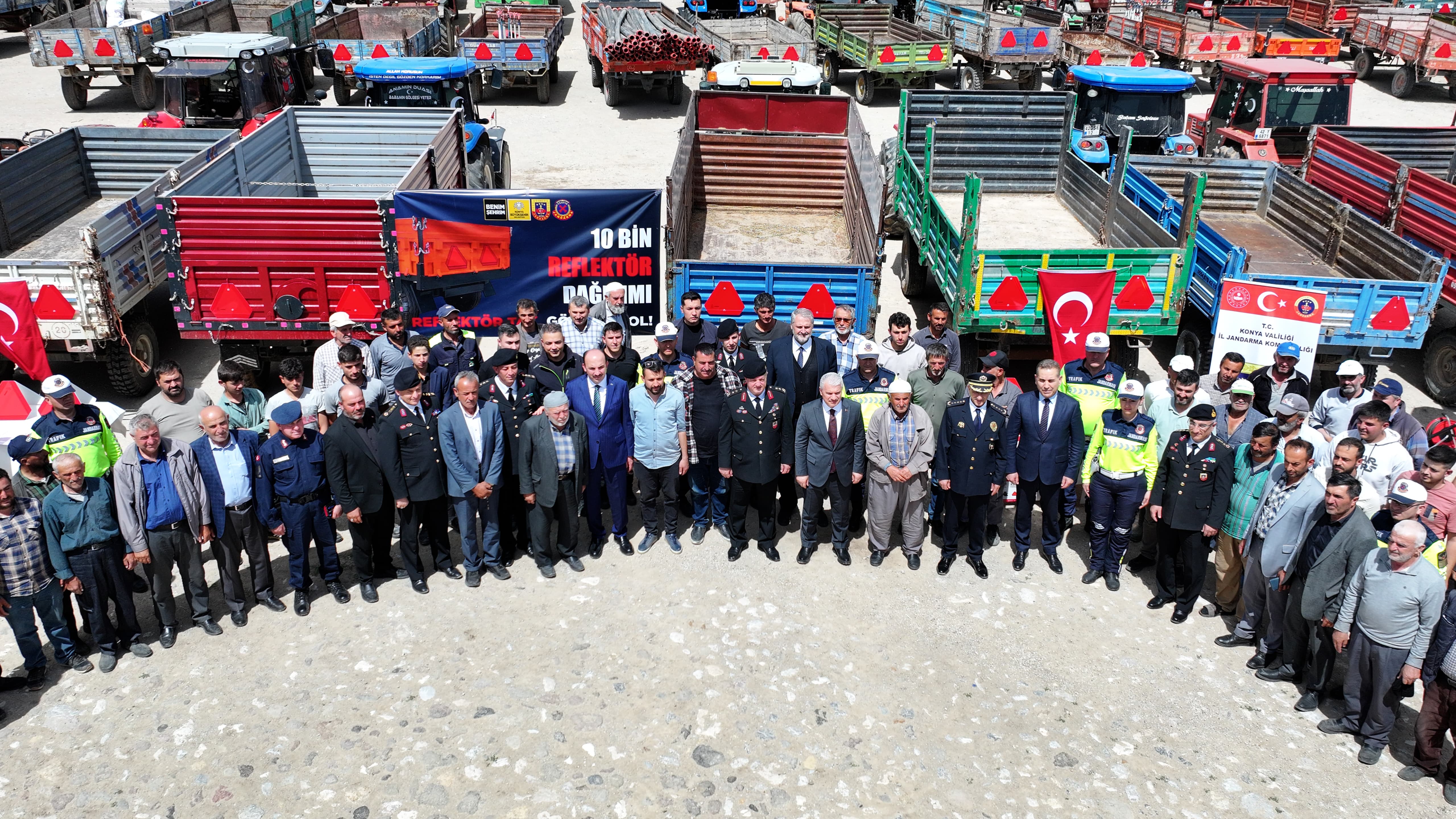 Konya Büyükşehir ve Jandarma'dan Çiftçilere Güvenlik Desteği: 10 Bin Reflektör