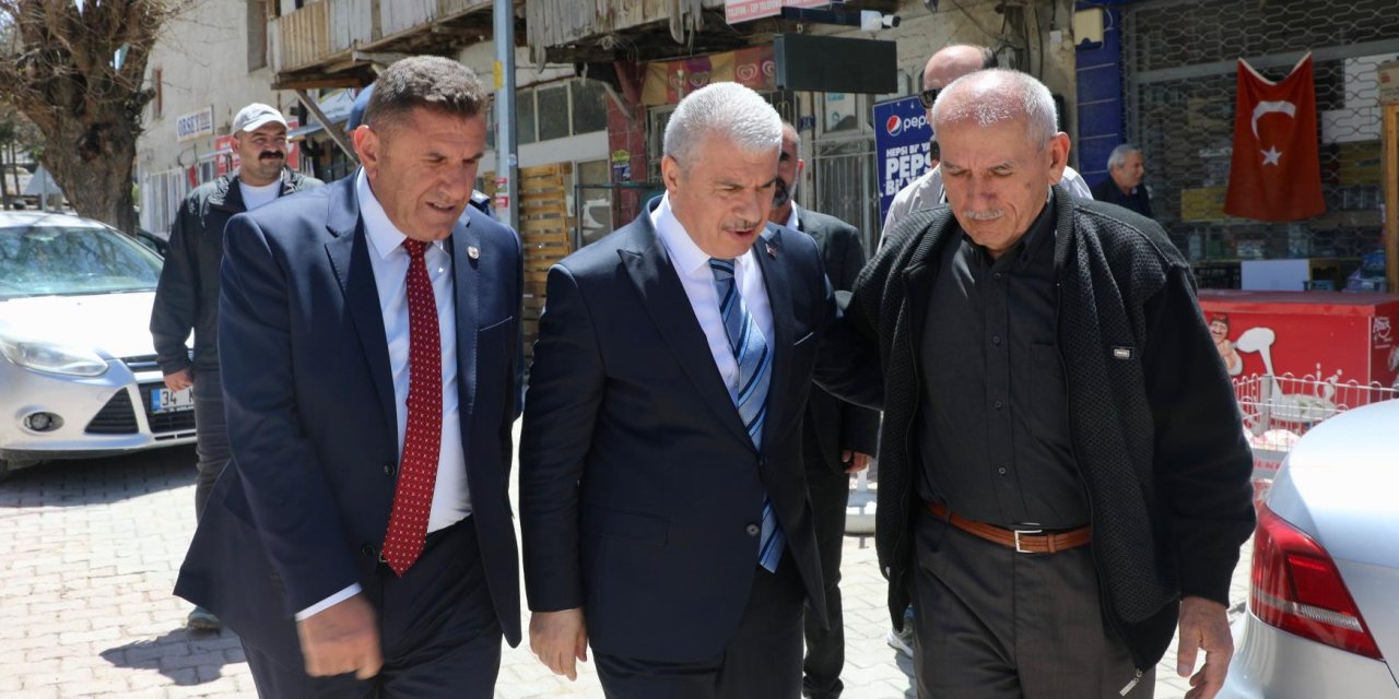 Vali Akın, ilçe programı kapsamında ilk olarak Ahırlı Kaymakamlığını ziyaret etti.