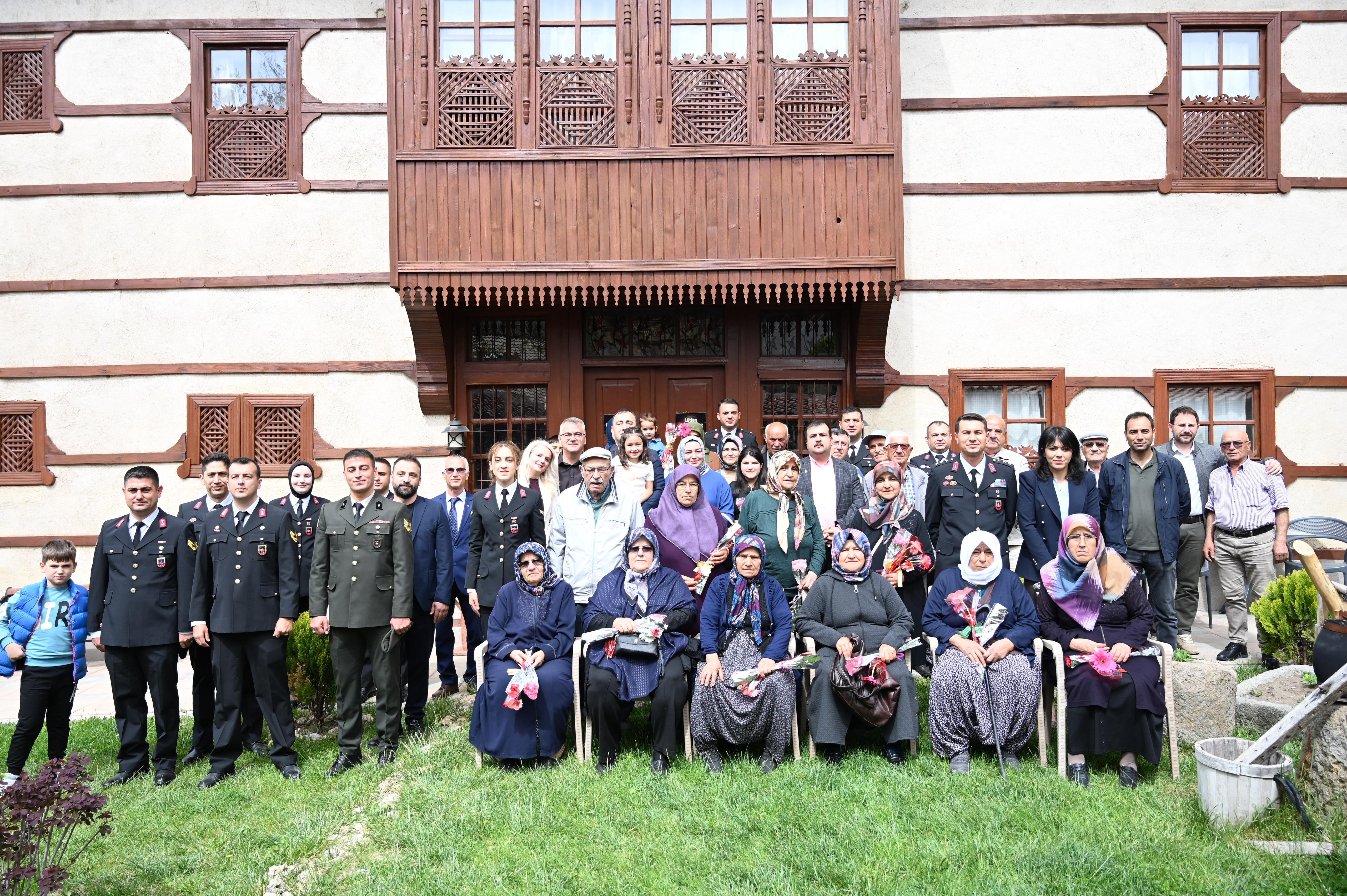 SEYDİŞEHİR BELEDİYESİ ANNELER GÜNÜNÜ KUTLADI
