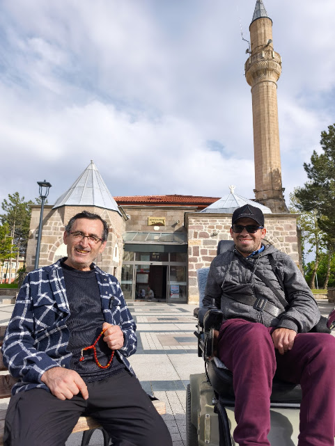Engelliler Haftası'nda İlham Veren Bir Hayat: Muhamed Uzun'un Hikayesi