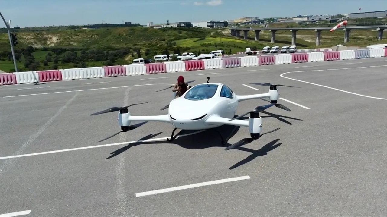 Sonunda o da oldu... "İki kişilik elektrikli uçan araba" hızla yaklaşıyor... Trafiğe çıkış tarihi belli oldu