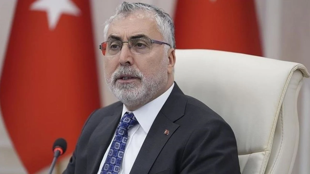 Bakan Işıkhan'dan asgari ücrete ara zam ve ev kadınlarına emeklilik açıklaması