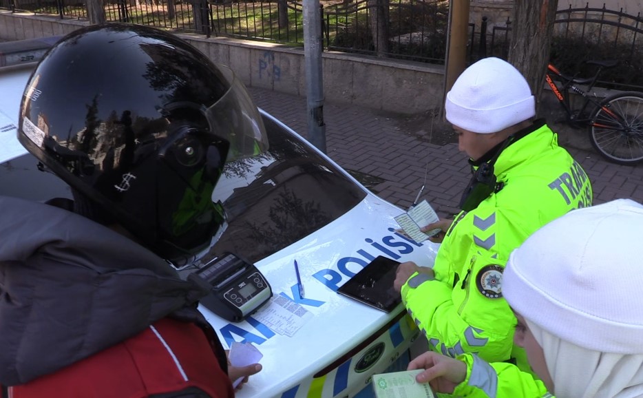 Denetimlerde yaklaşık 27 bin motosiklet ve sürücüsü kontrol edildi.