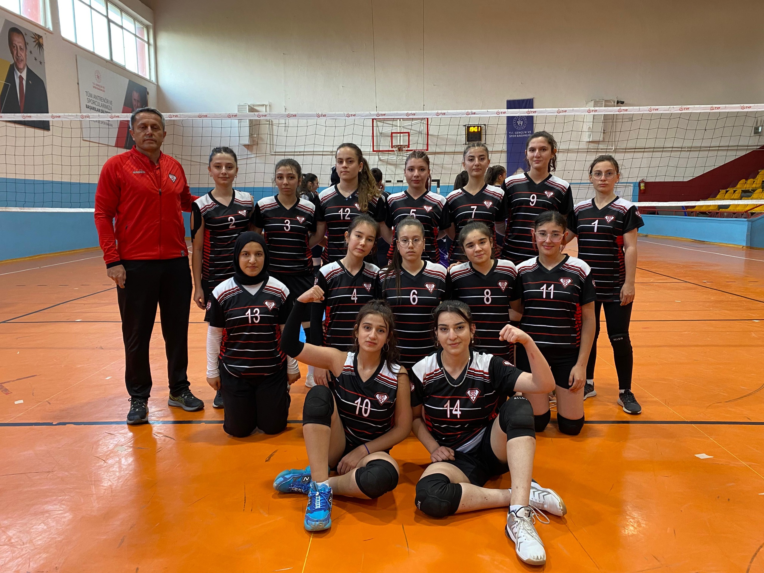 BAŞKANLIK VOLEYBOL TURNUVASI BAŞLADI