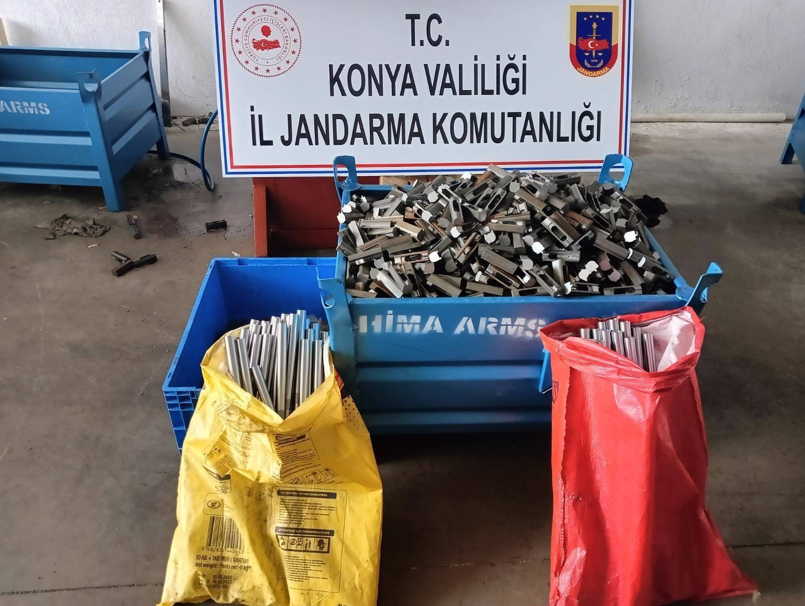 Beyşehir'de  binlerce  Ruhsatsız Av Tüfeği Parçaları Ele Geçirildi