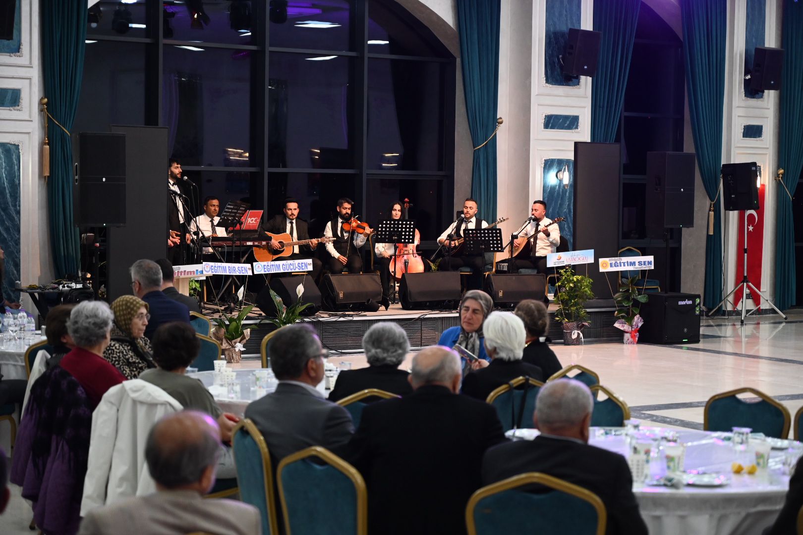 Seydişehir'de Emekli Öğretmenlerimize Vefa Gecesi
