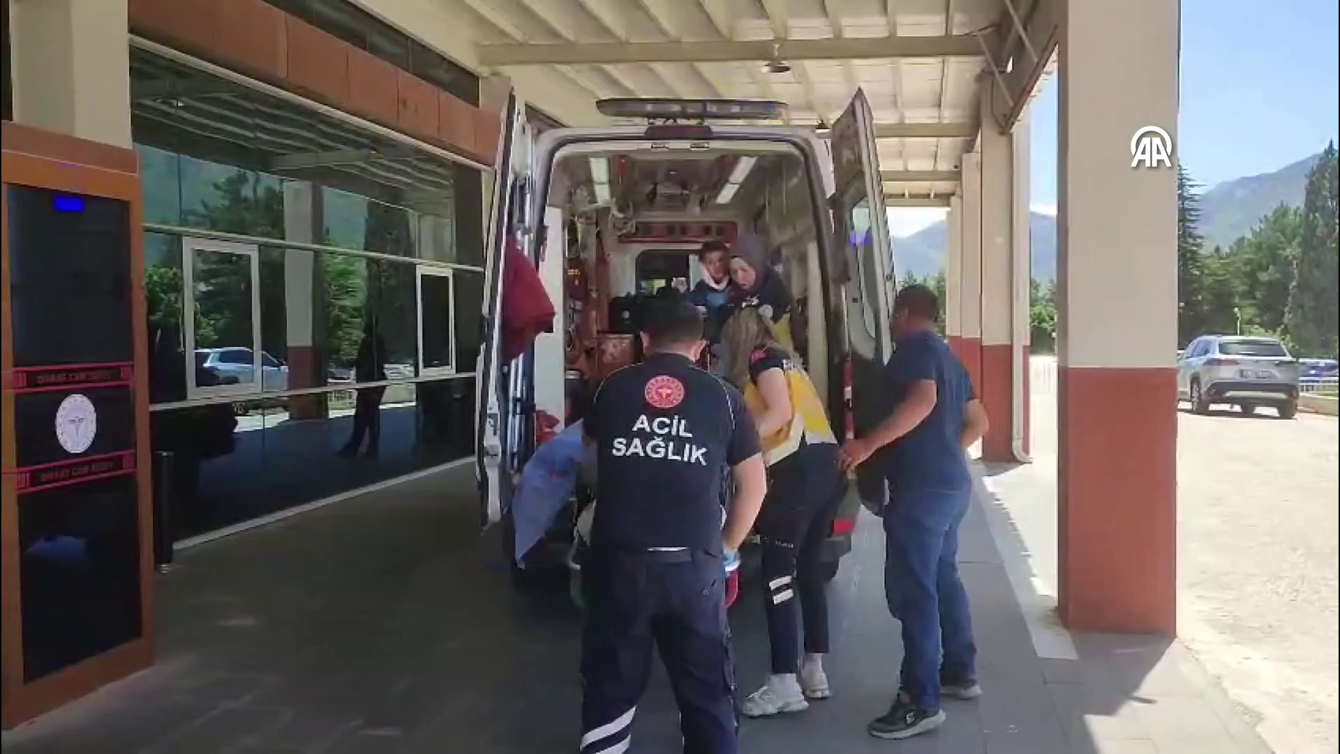Seydişehirde tarım aracının devrilmesi sonucu 6 kişi yaralandı