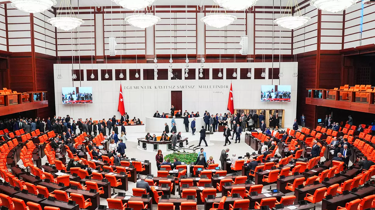 TBMM'den geçti! Nüfusu 5 binden fazla olan yerleşim yerlerinde belediye kurulabilecek