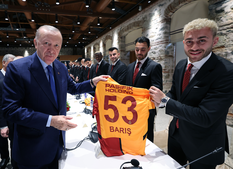 Cumhurbaşkanı Erdoğan, Galatasaray futbol takımını kabul etti
