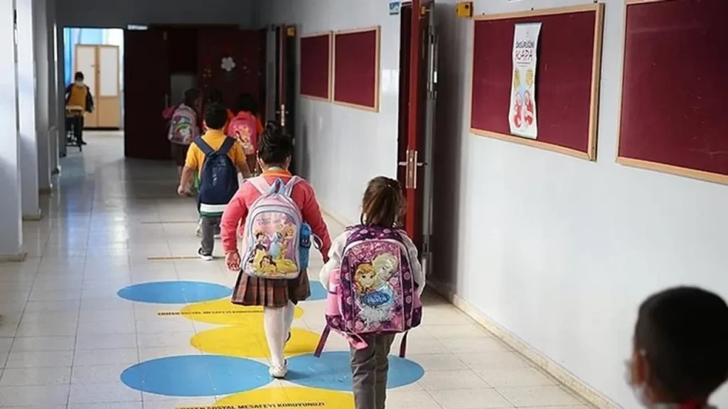 Eğitimde Yeni Düzenleme: Serbest Kıyafet Yerine Okul Forması Zorunlu Olacak