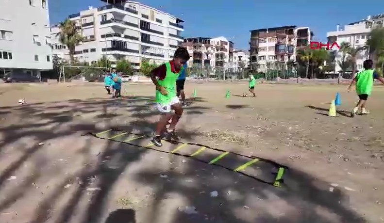 Antalya - 300 bin öğrenci gençlik kamplarında olacak
