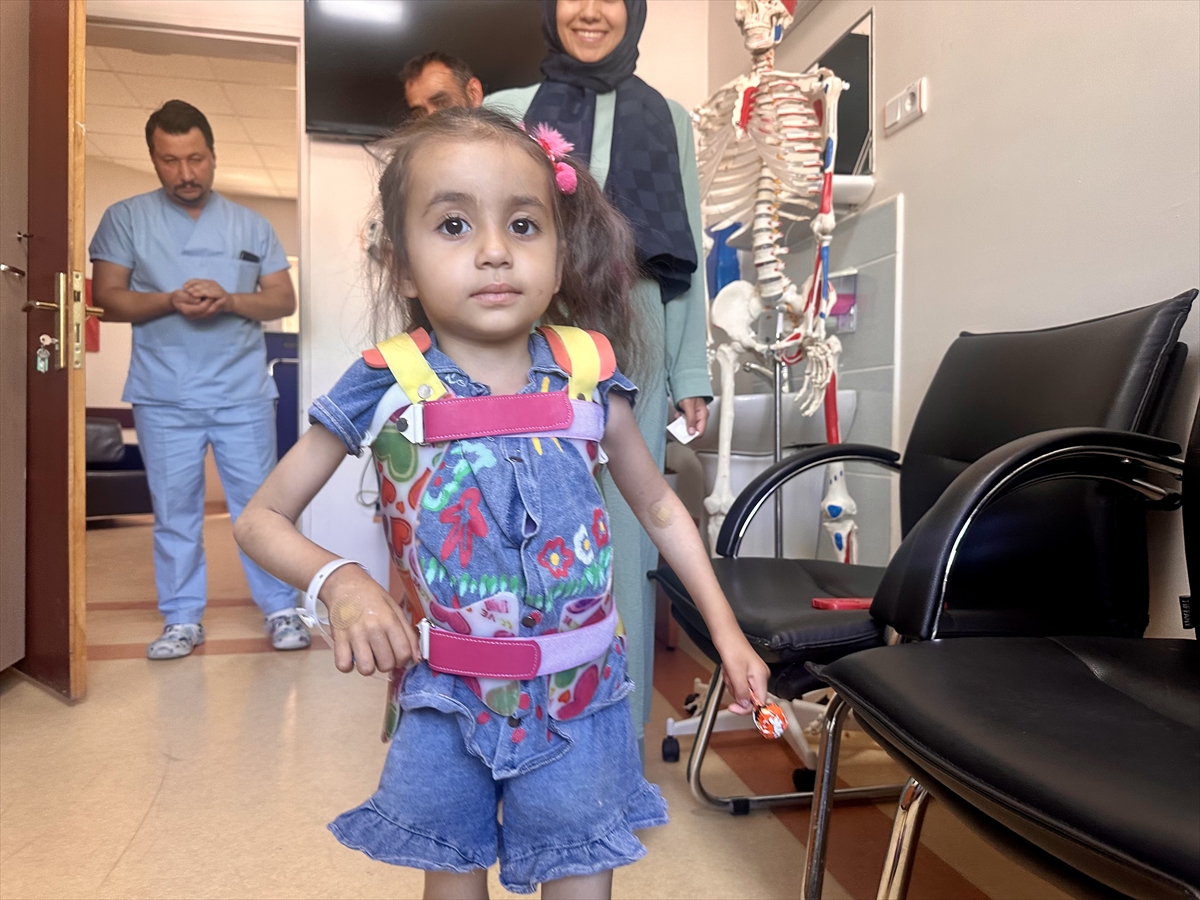 Seydişehirli Doktor Ali Güleç'in Mucizesi: Küçük Miray, 9 Saatlik Ameliyatla Omurga Eğriliğini Yendi