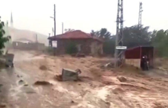 Konya'nın Ilgın ve Seydişehir İlçelerinde Sel Felaketi: Evler ve Yollar Sular Altında Kaldı