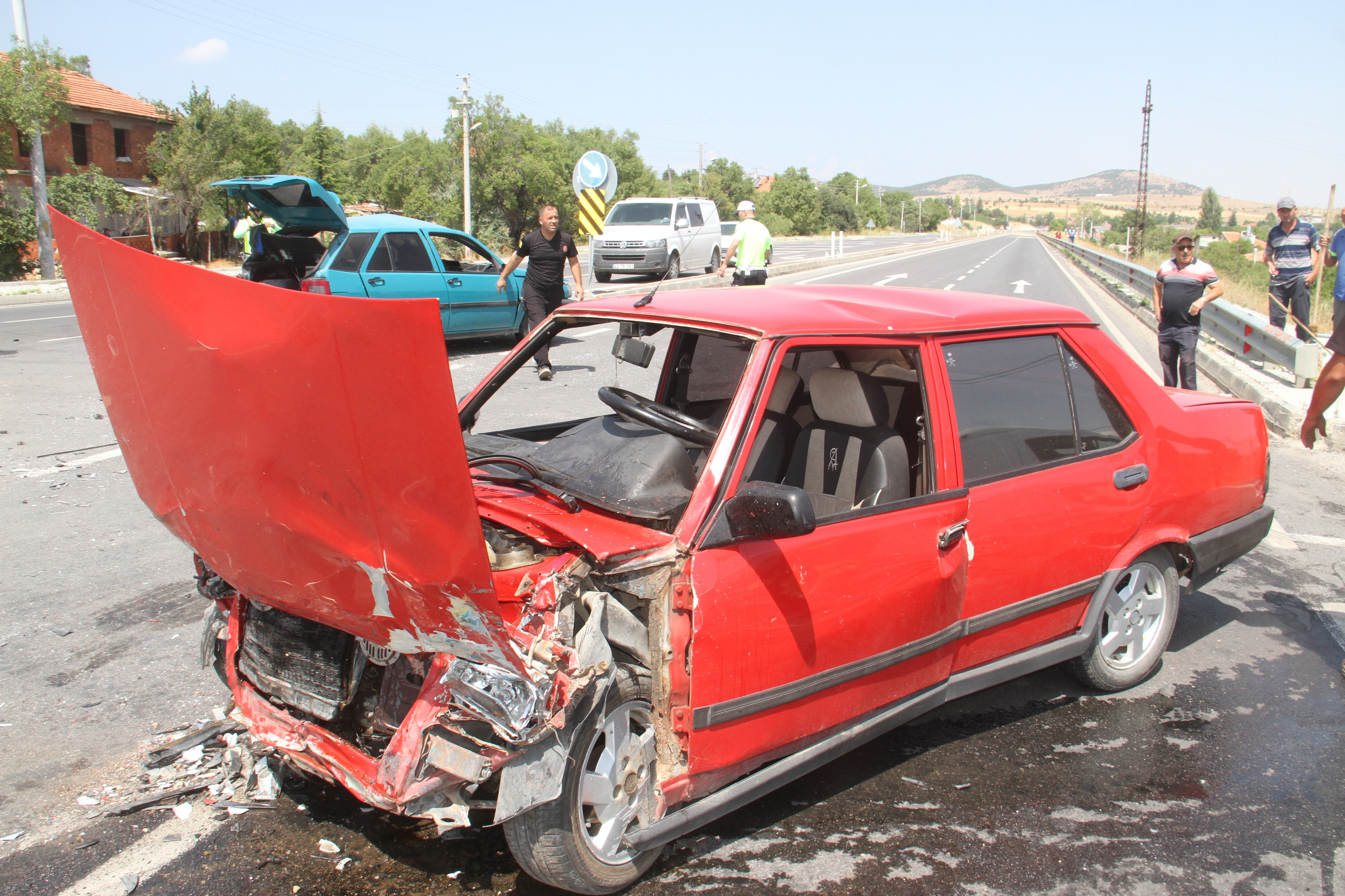 Beyşehir -Seydişehir Karayolunda iki otomobilin çarpışması sonucu 4 kişi yaralandı