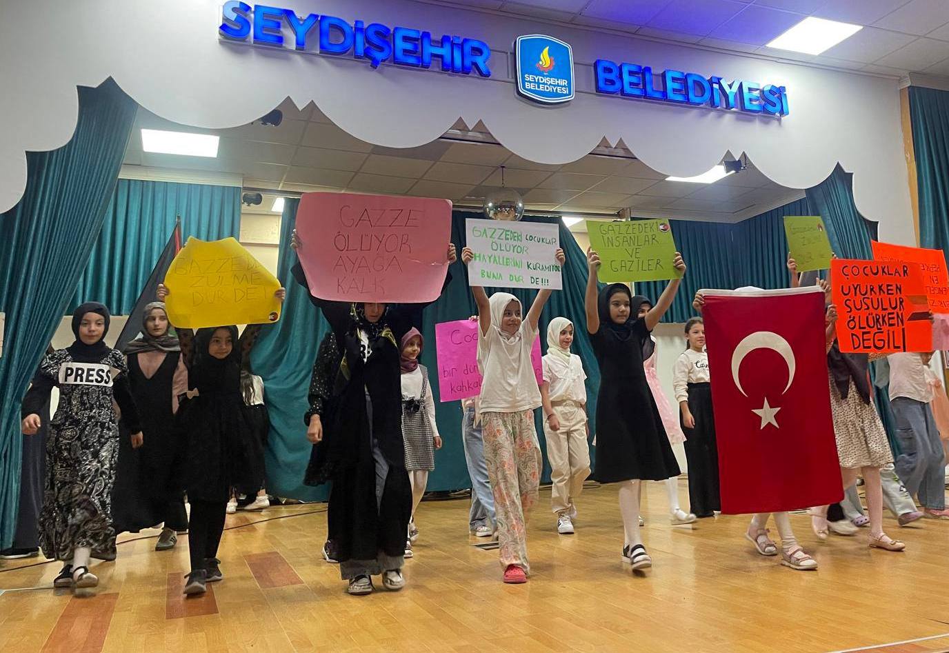 YAZ KUR’AN KURSU KAPANIŞ PROGRAMI DÜZENLENDİ