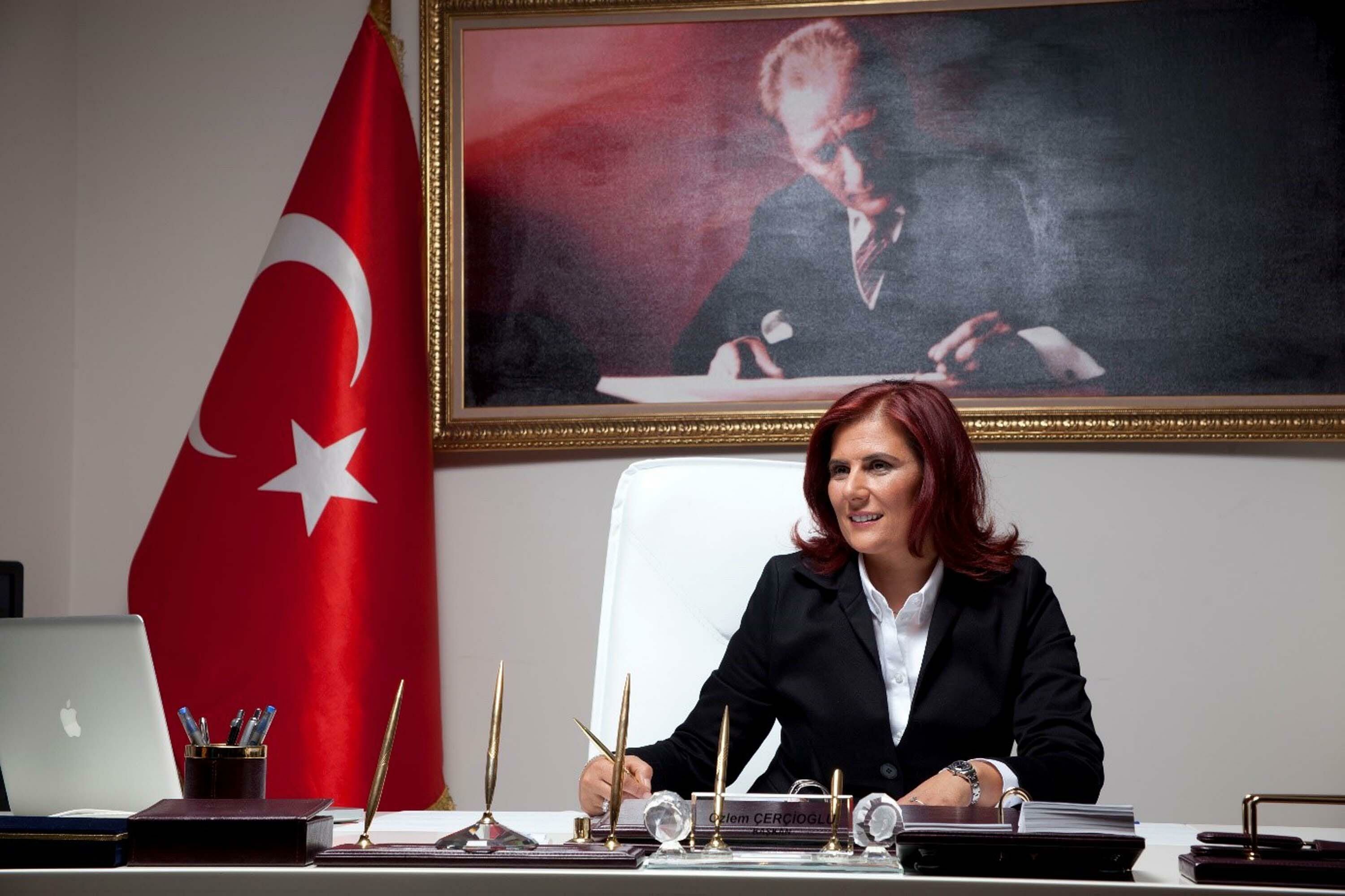 CHP'li Zeybek: Özlem Çerçioğlu AK Parti'ye geçecek