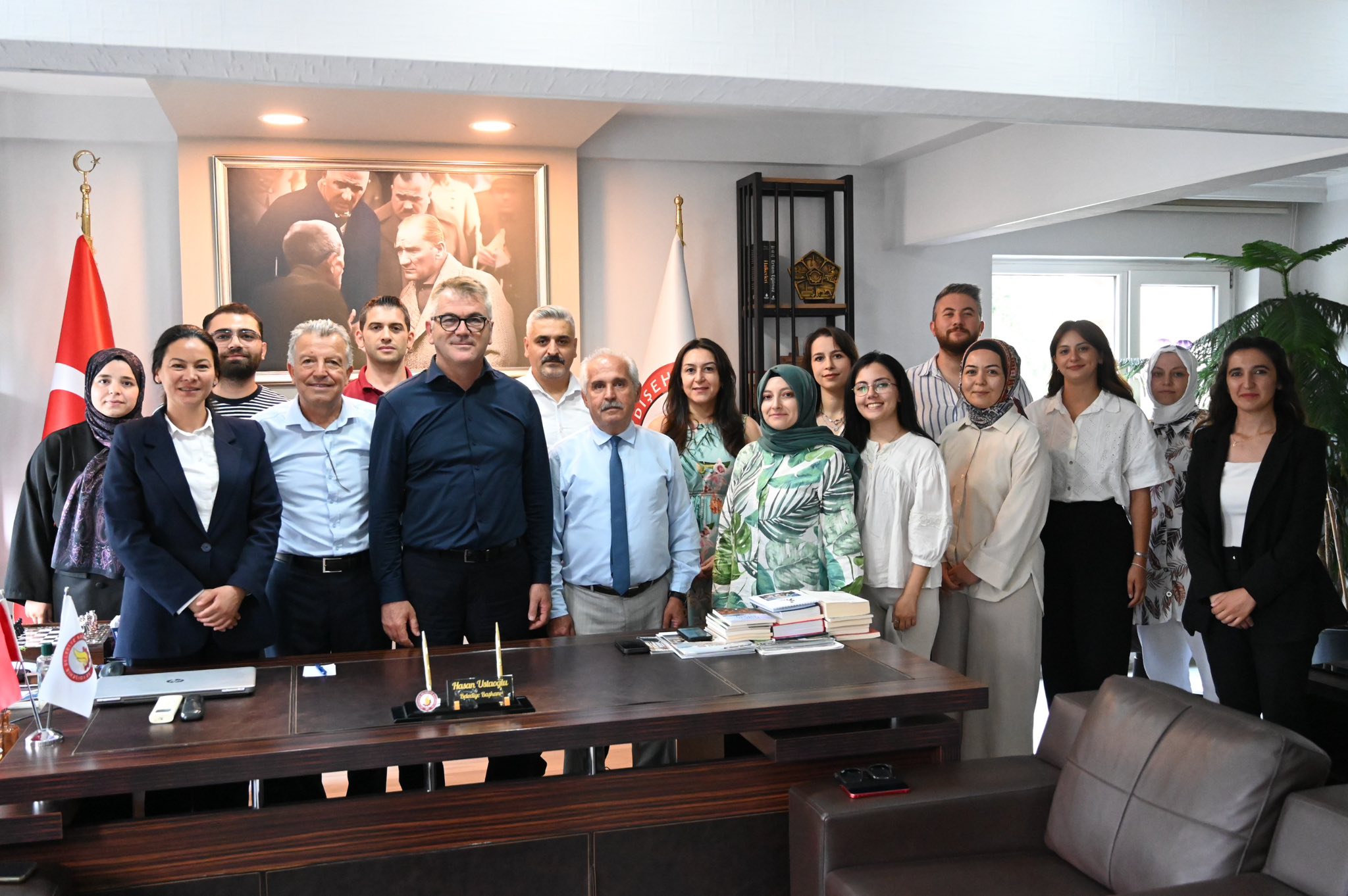 BAŞKAN USTAOĞL’NDAN TEŞEKKÜR PLAKETİ