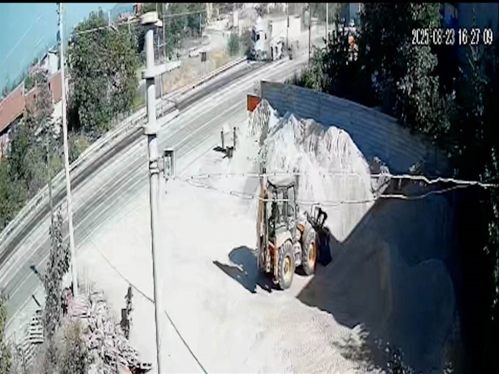 Konya -3 kişinin öldüğü kazanın görüntüsü ortaya çıktı, mahalleli yolu kapatıp eylem yaptı