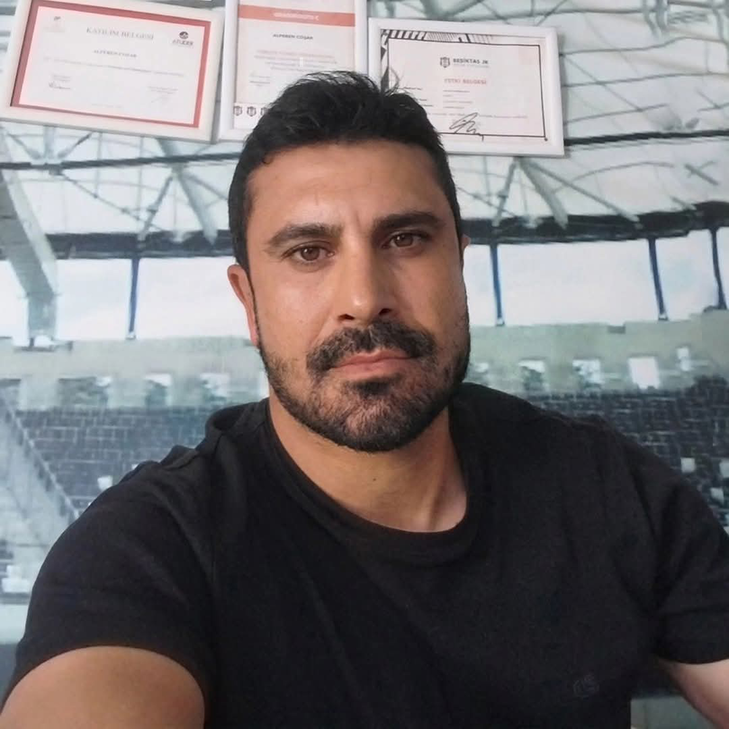 Konya'ya Ailesini  bıraktı Antalya- Anahtarını unuttuğu eve çatıdan sarkıttığı hortumla girmek isterken düşüp öldü