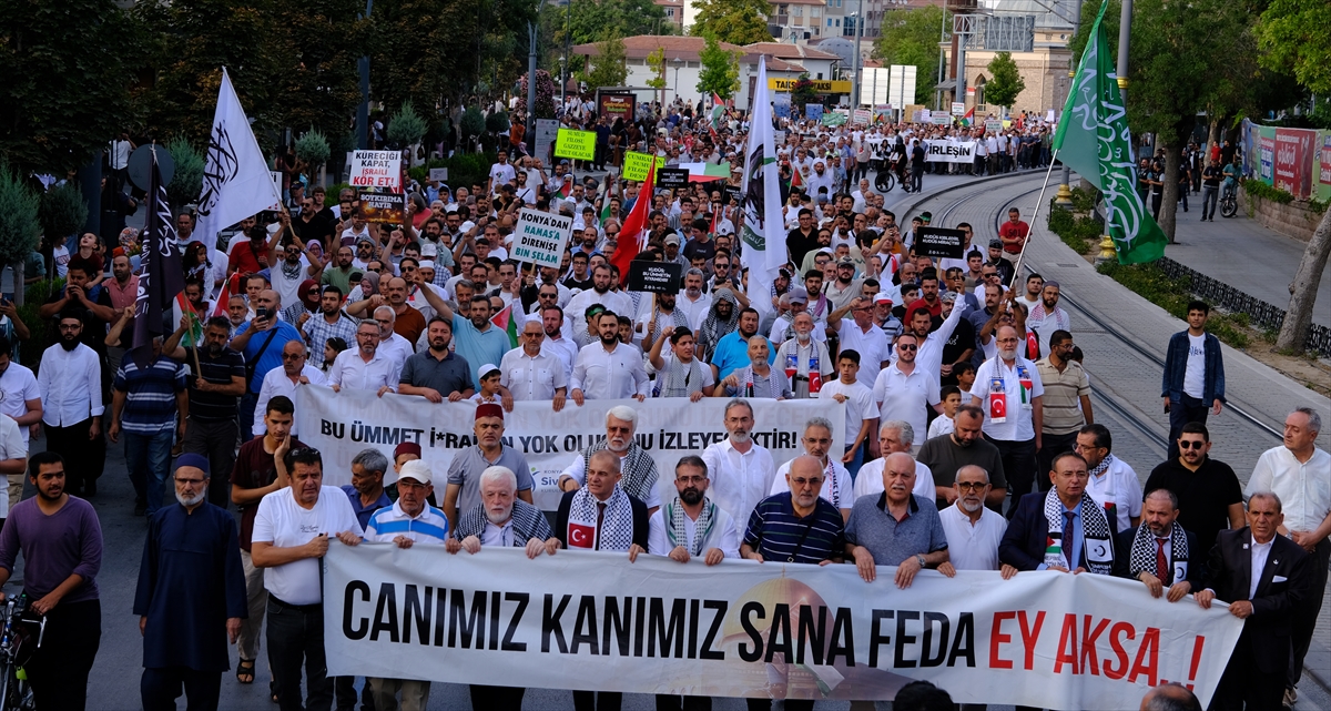 Konya'da Küresel Sumud Filosu'na destek yürüyüşü yapıldı