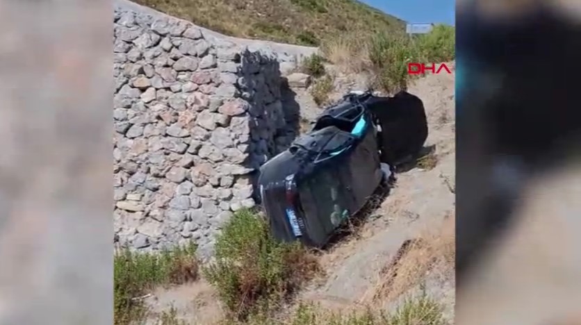 Antalya- Manavgat'ta otomobil şarampole devrildi; 1 ölü, 1 yaralı