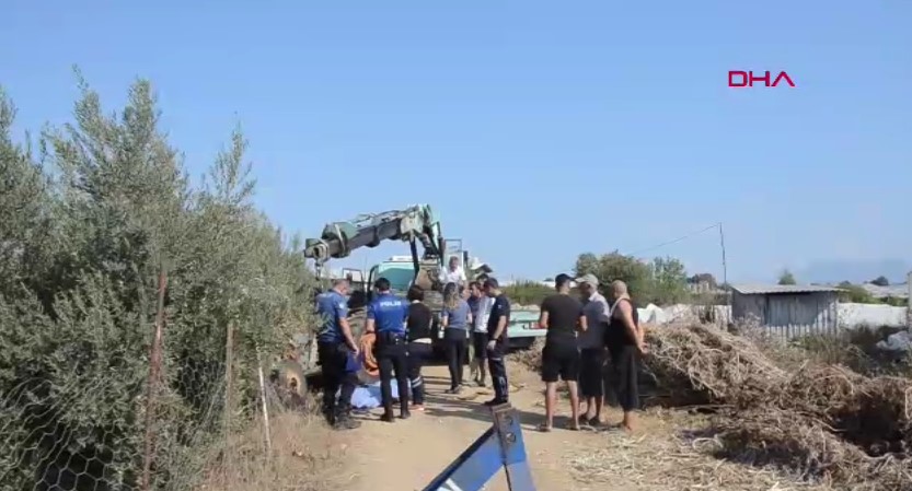 Antalya - Tamir etmeye çalıştığı traktörün altında kalıp öldü
