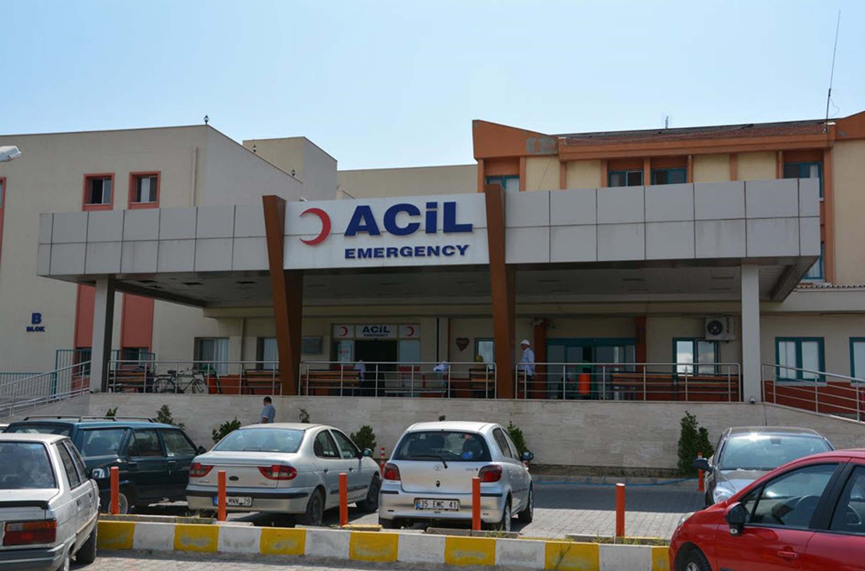 İzmir'de Lise öğrencisi babasını öldürüp, annesini yaraladıktan sonra intihara kalkıştı