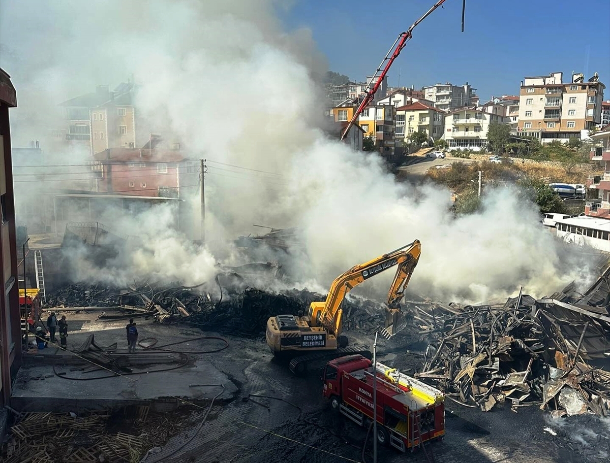 Beyşehir'in En  büyük  silah fabrikasında çıkan yangın kontrol altına alındı