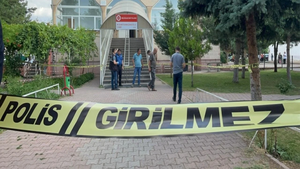 Husumetlisini camide namaz kılarken bıçakla öldüren şüpheli hakkında "ağırlaştırılmış müebbet" istemi