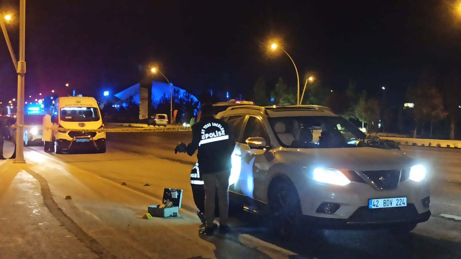 Konyada Havalimanına giderken otomobille önü kesilip, tabancayla vuruldu