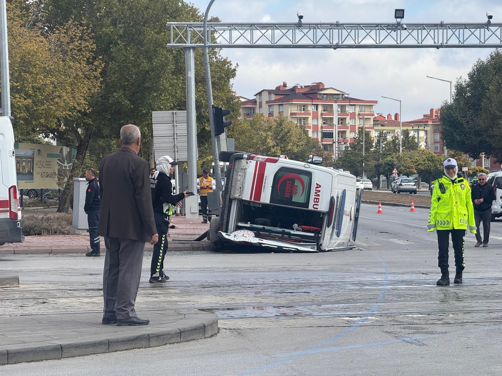Konya'da Hasta Taşıyan Ambulans Devrildi: 3 Yaralı