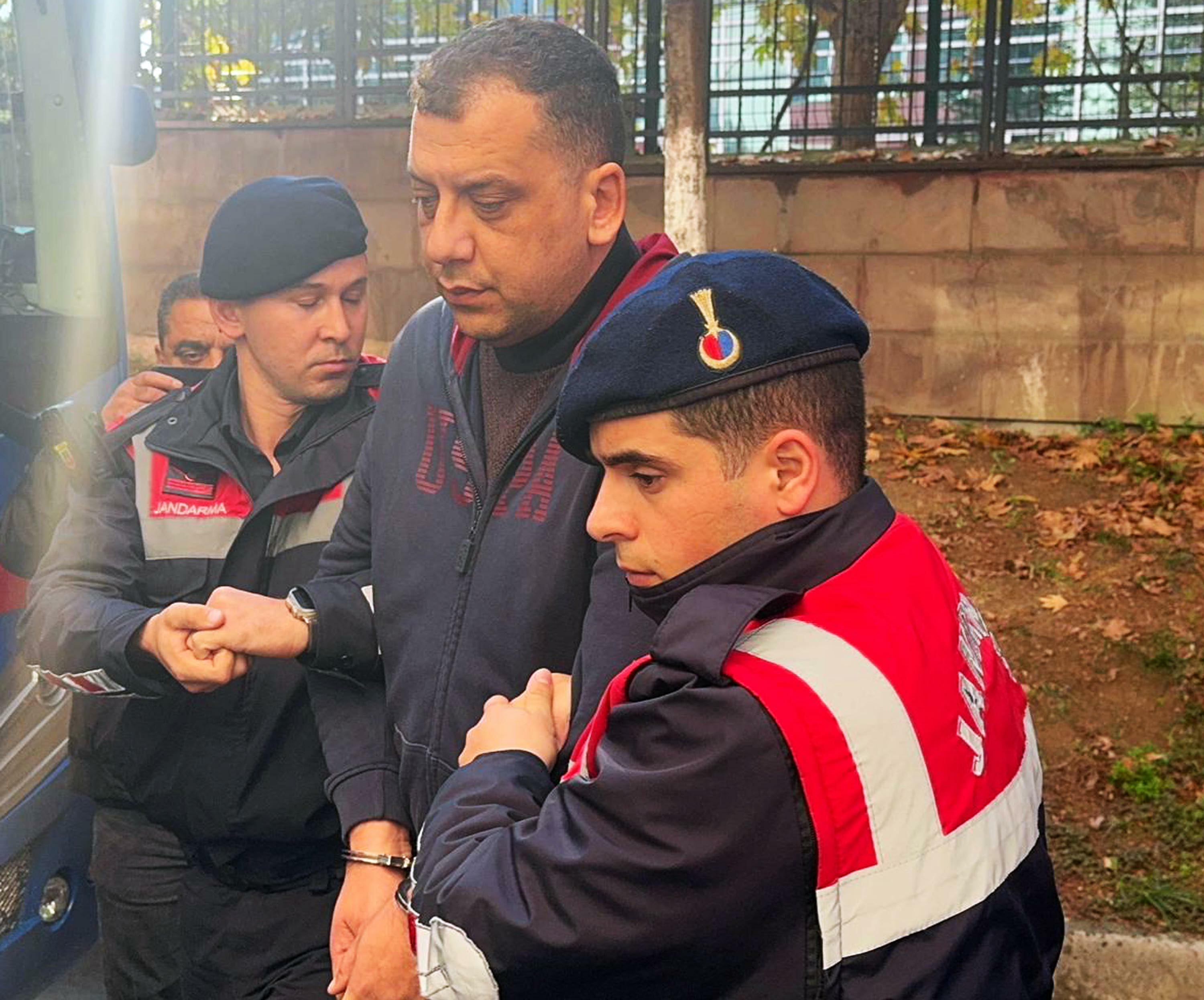 Manisa'da otizmli öğrenciyi merdivenlerden iten okul müdürü gözaltına alındı