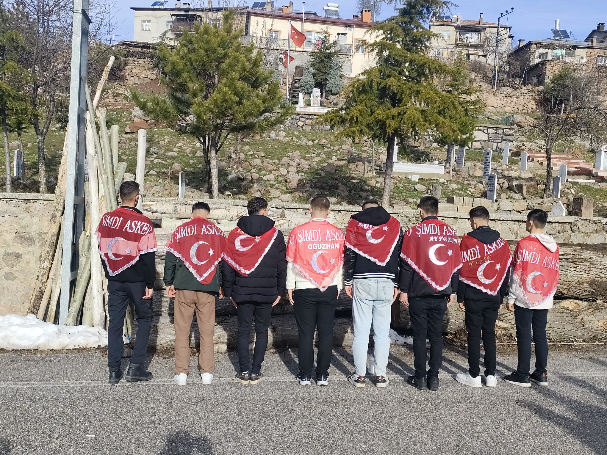 Ketenli’de Duygulandıran Veda: Asker Adaylarından Şehitlere "Vefa" Selamı