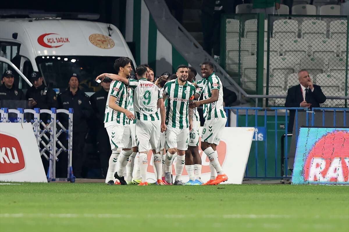 Konyaspor evinde Trabzonspor’u 2 golle geçti!