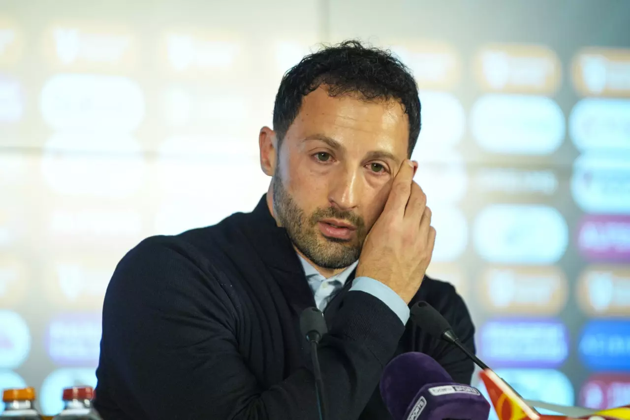 Fenerbahçe, Teknik Direktör Domenico Tedesco ve Sportif Direktör Devin Özek ile yolların ayrıldığını duyurdu.