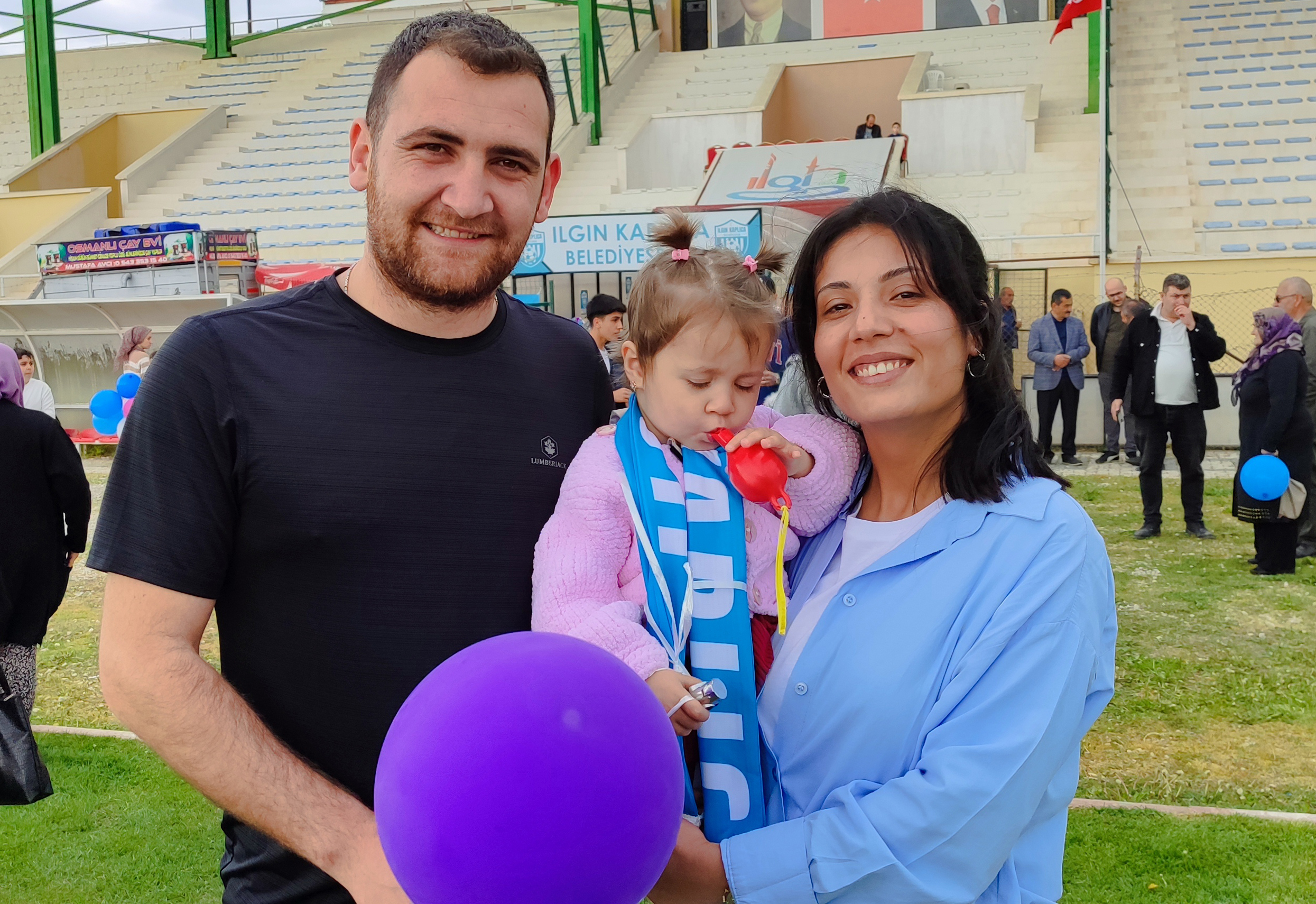 Konya - 2 yaşındaki Umay kanseri yendi, ilçe halkı stadyumda kutladı