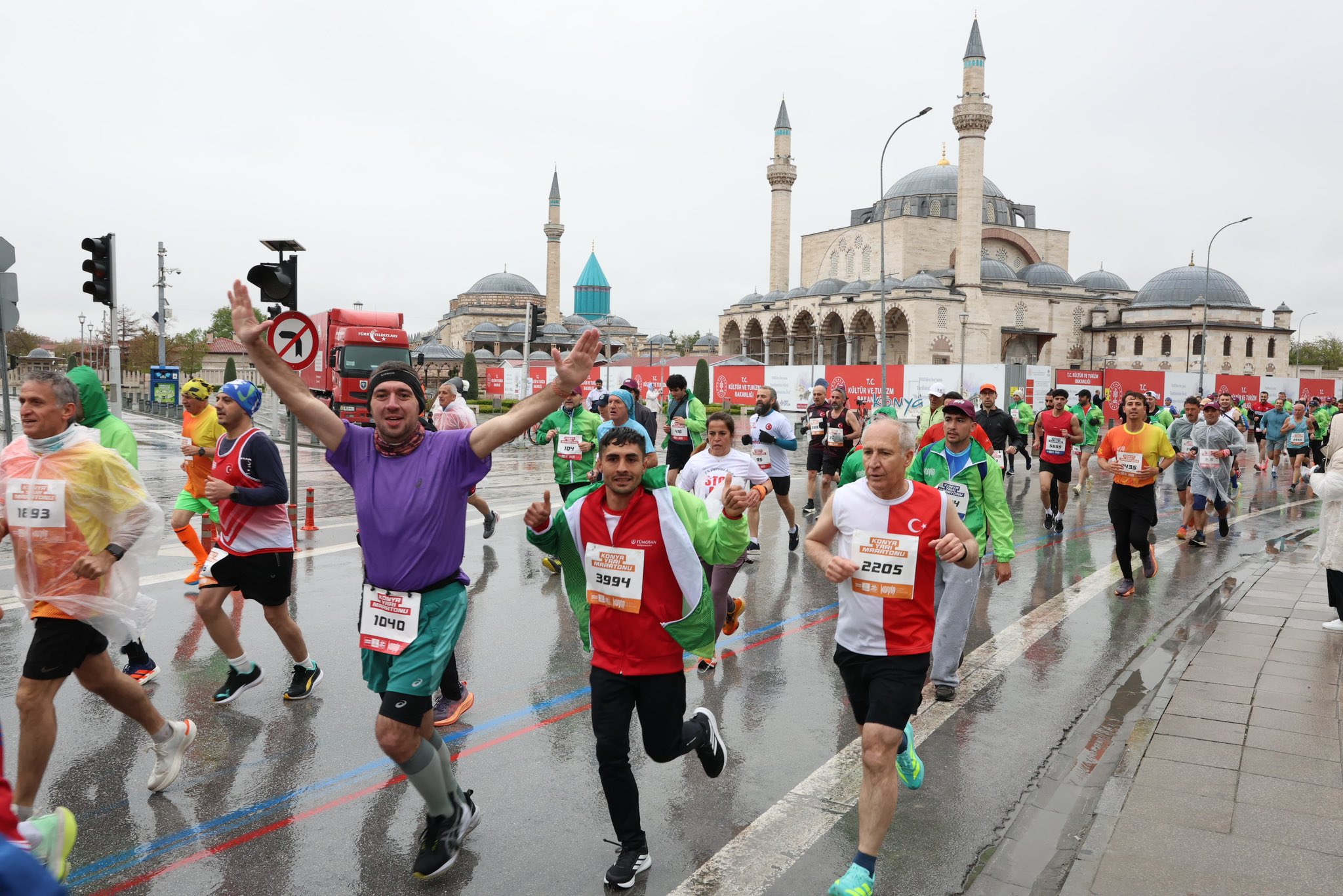 Konya’da Maraton Heyecanı: 56 Ülkeden Binlerce Sporcu Tarihi Şehirde Buluştu!