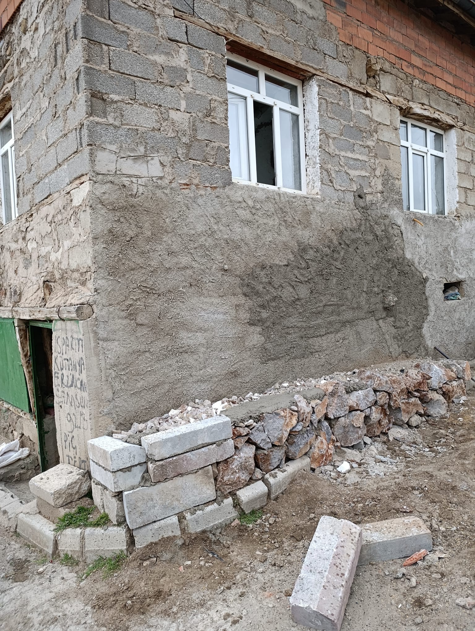 AKKİSE’DE FACİA GELİYORUM DİYOR: VATANDAŞ KENDİ ÖNLEMİNİ ALDI, GÖZLER ÇEVRE YOLUNDA!