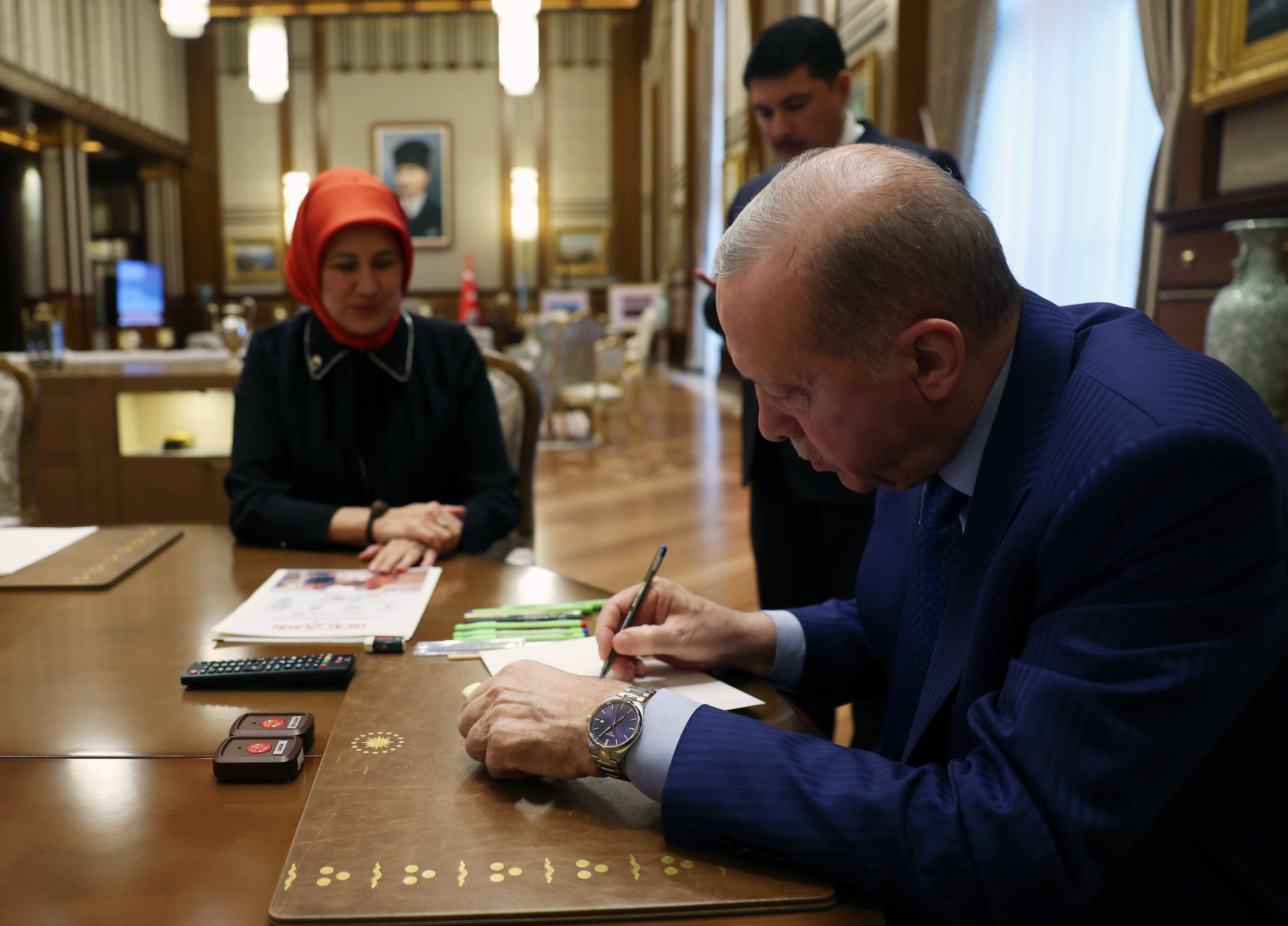 Cumhurbaşkanı Erdoğan, Türk Kızılaya kurban bağışında bulundu