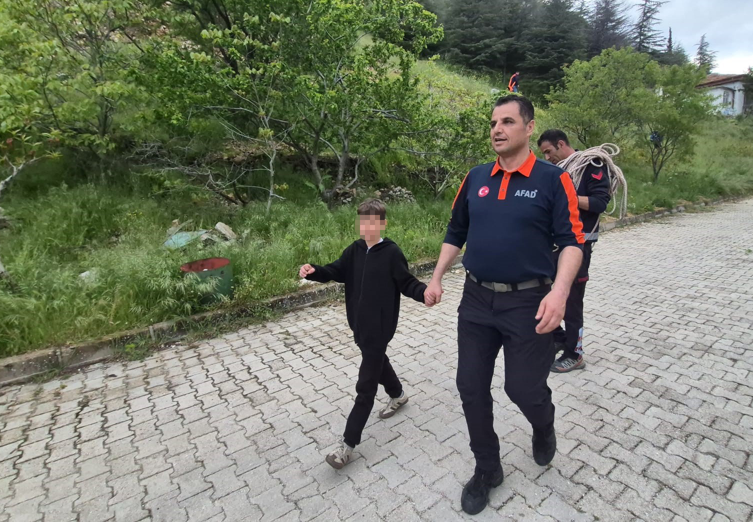 Isparta- Dağlık alanda mahsur kalan 2 çocuk kurtarıldı