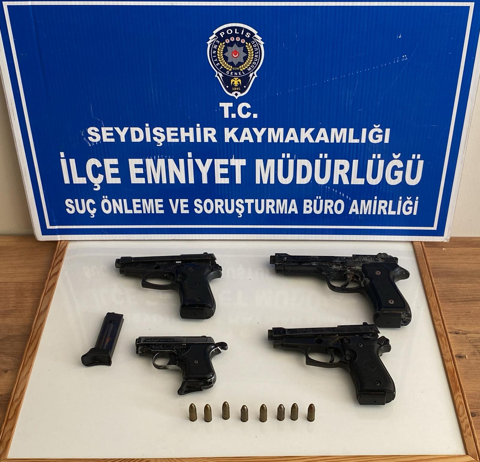  Seydişehir’de Bir Adreste Yapılan Aramada: 4 Tabanca ve 8 Fişek Ele Geçirildi