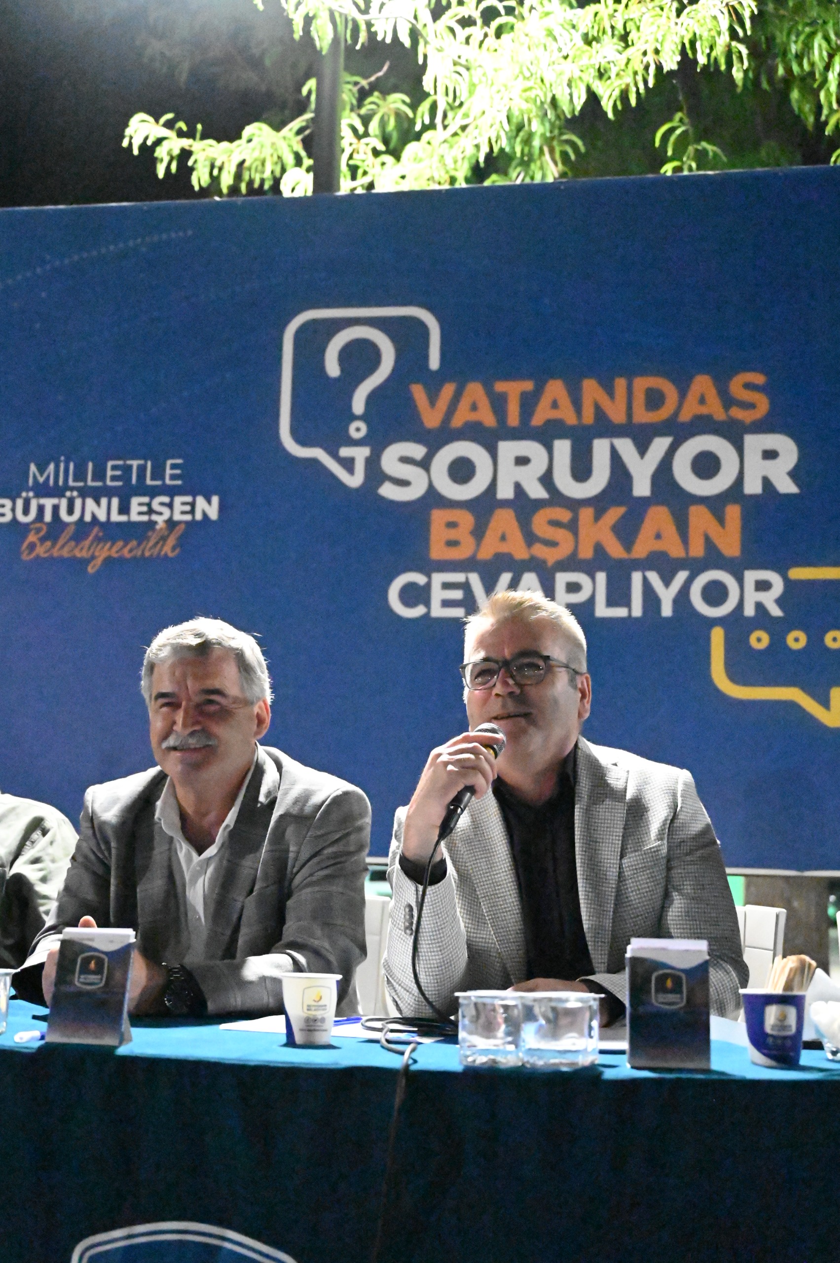 BAŞKAN USTAOĞLU, VATANDAŞLARIN SORULARINI CEVAPLADI
