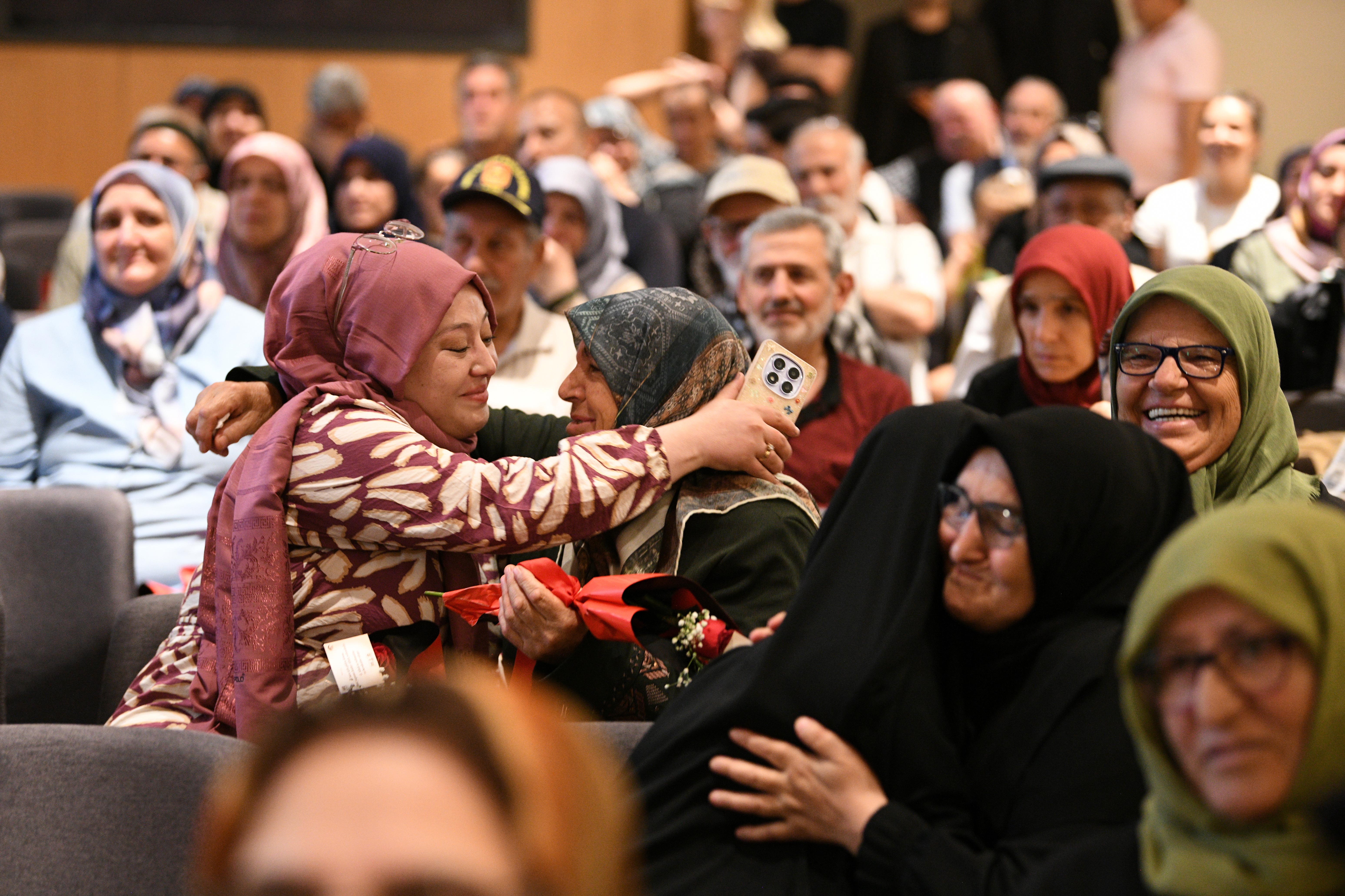 KONYA BÜYÜKŞEHİR'İN "VEFA UMRESİ" ÇEKİLİŞİNDE DUYGU DOLU ANLAR YAŞANDI