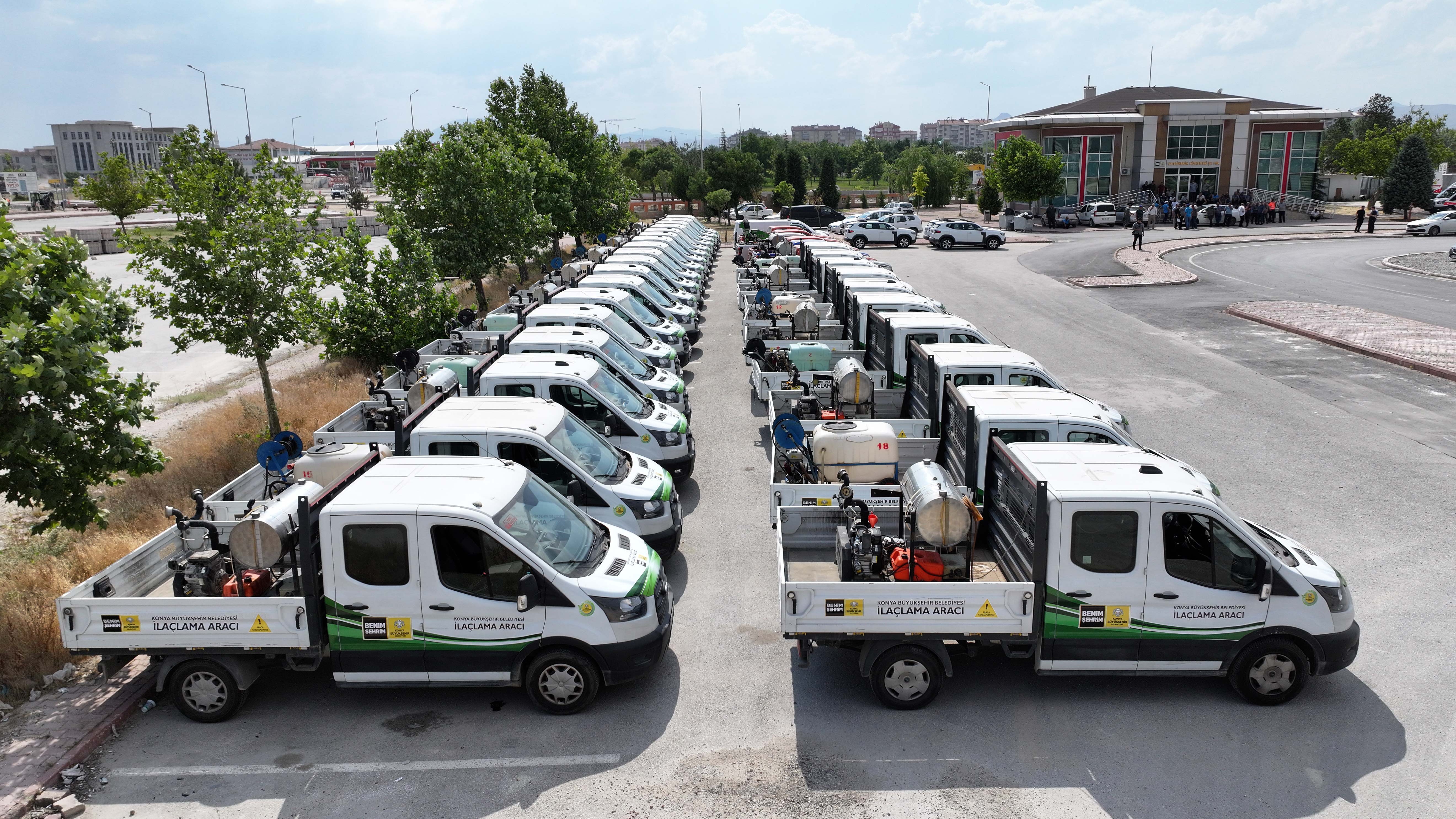 KONYA BÜYÜKŞEHİR, 31 İLÇEDE 859 MAHALLEDE UÇKUN VE LARVA MÜCADELESİNİ ARALIKSIZ SÜRDÜRÜYOR