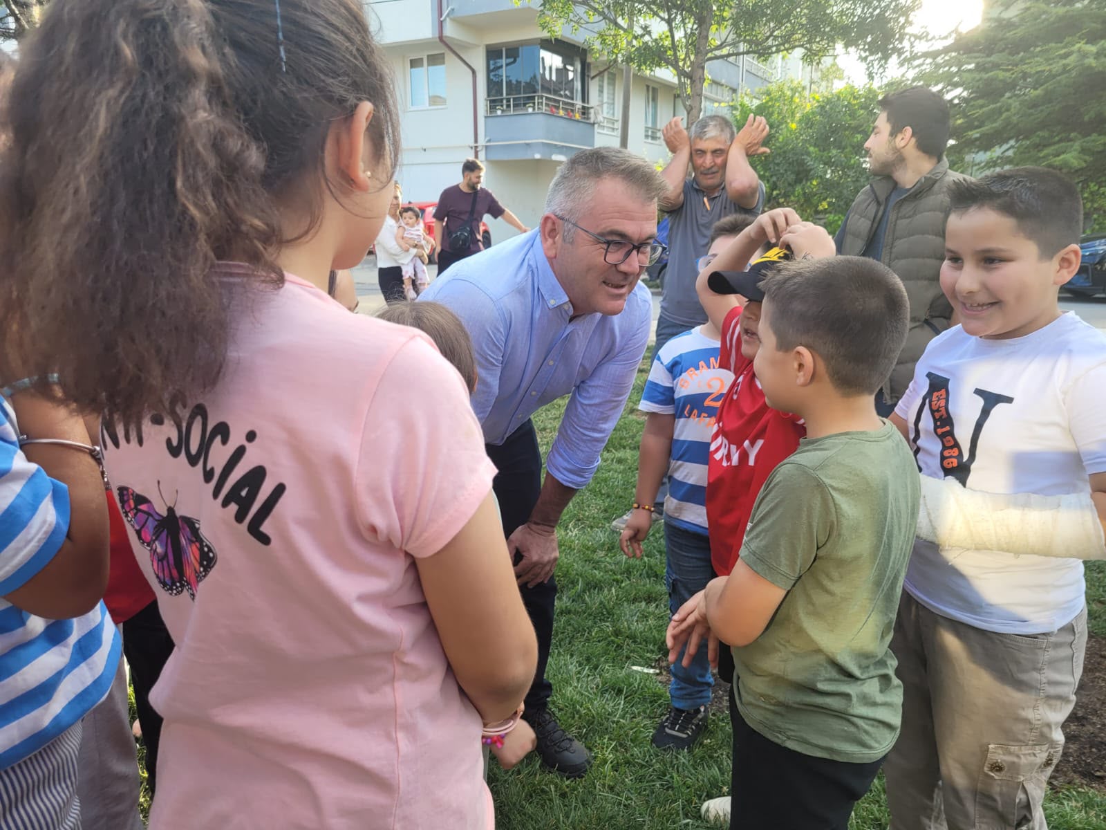 BAŞKAN USTAOĞLU, ÇOCUKLARIN SPOR SAHASI TALEBİNİ YERİNE GETİRDİ
