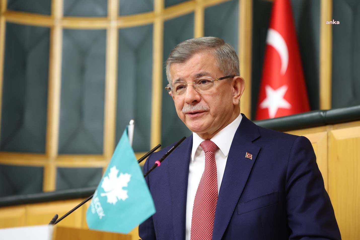 Ahmet Davutoğlu Siyasete Veda Etti: Gelecek Partisi Feshedildi