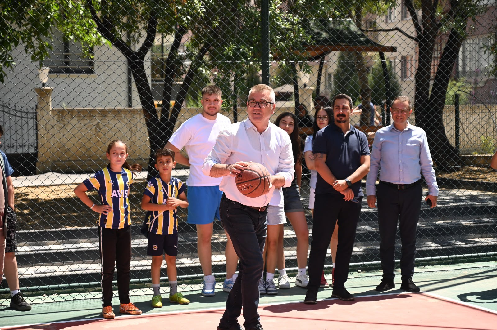 KIZILCALAR MAHALLESİ'NE SOSYAL SPOR ALANI KAZANDIRILDI