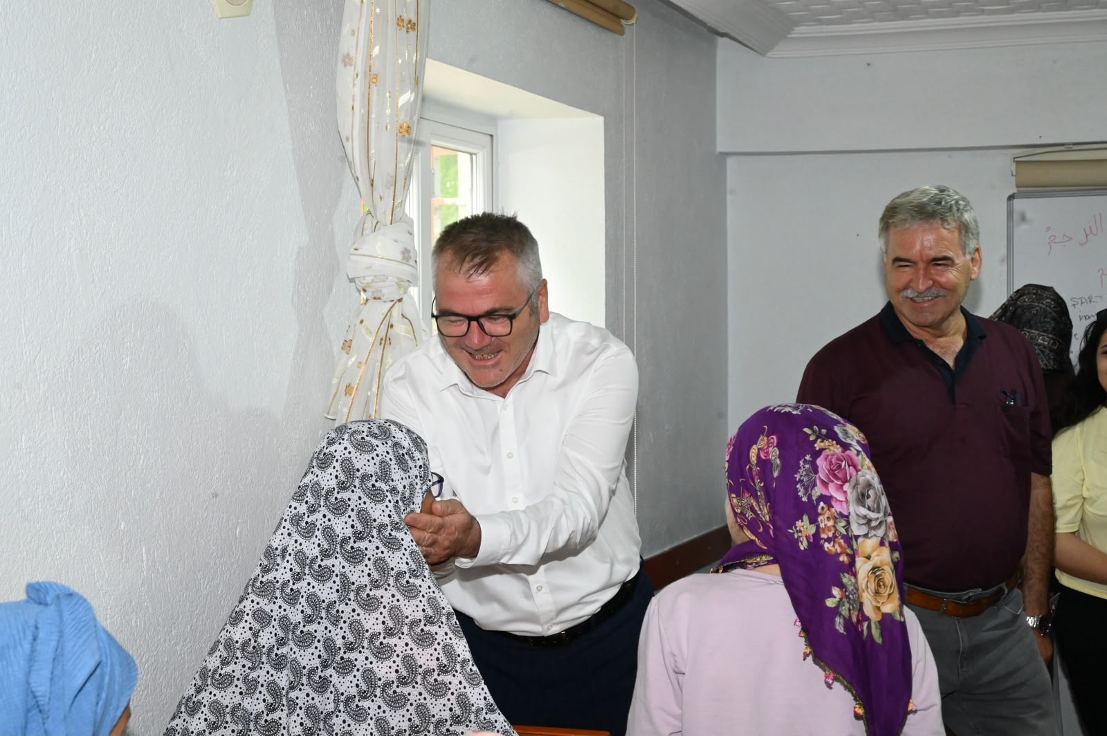 BAŞKAN USTAOĞLU, ÇİFTÇİLER CAMİ KUR’AN KURSU’NU ZİYARET ETTİ