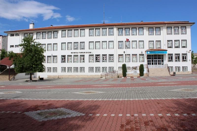 Merkez İlkokulu Normal Eğitime Geçiyor